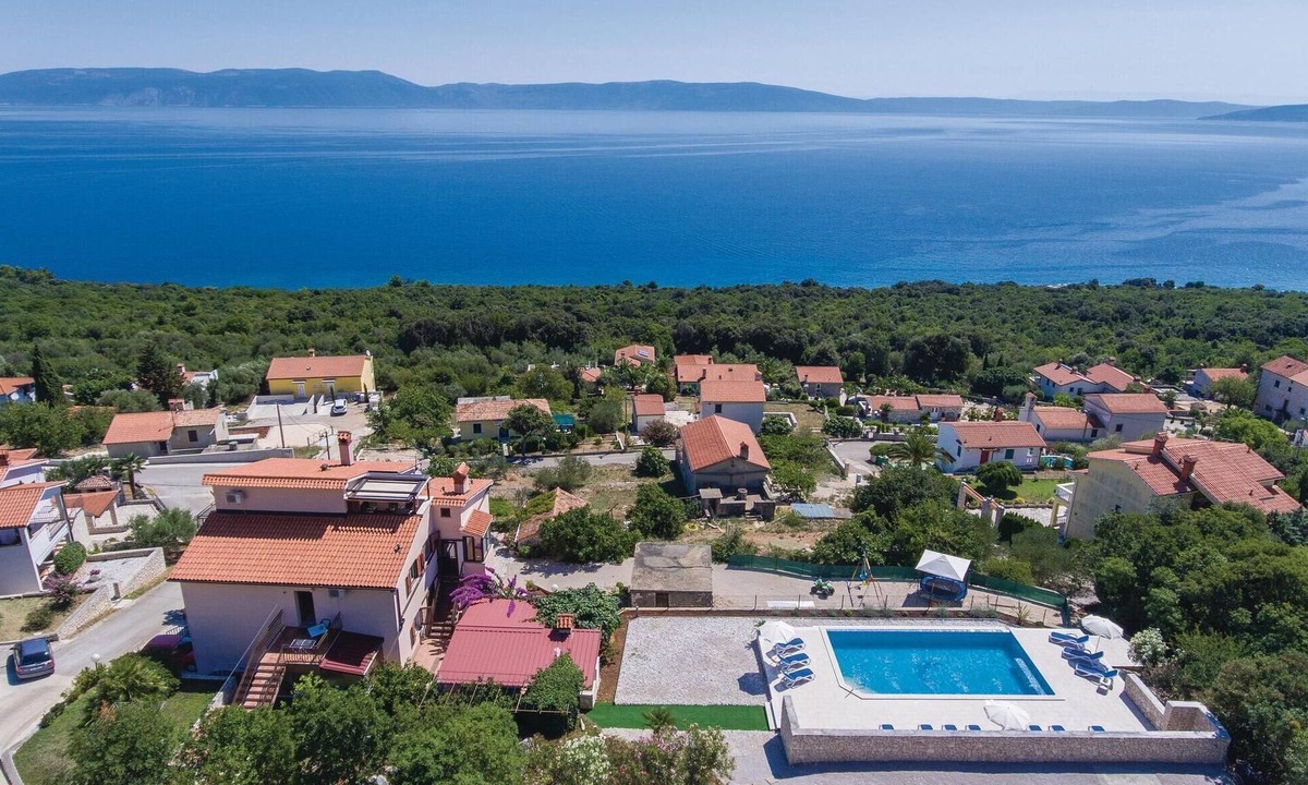 Ravni Apartment | 1 bedroom beach front apartment in Labin