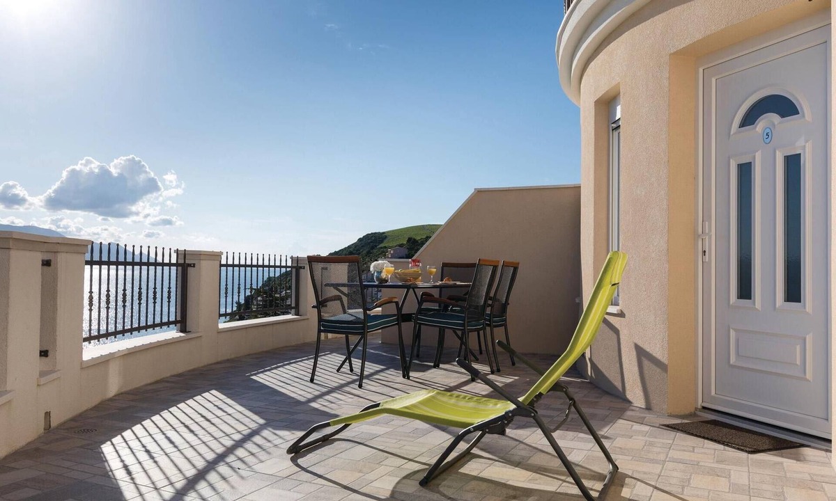 Komarna Apartment | 1 bedroom gorgeous apartment in Komarna