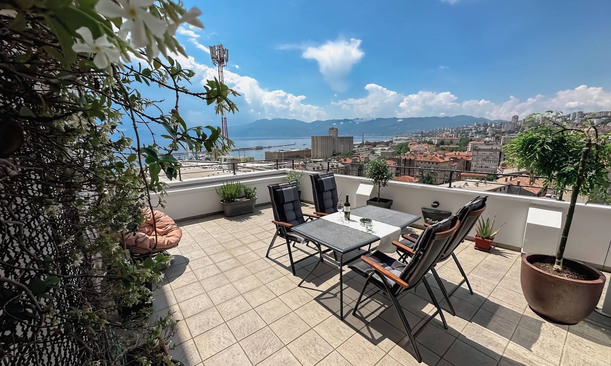 Rijeka Apartment | 105m2 Penthouse Sea View Rijeka, free garage parking