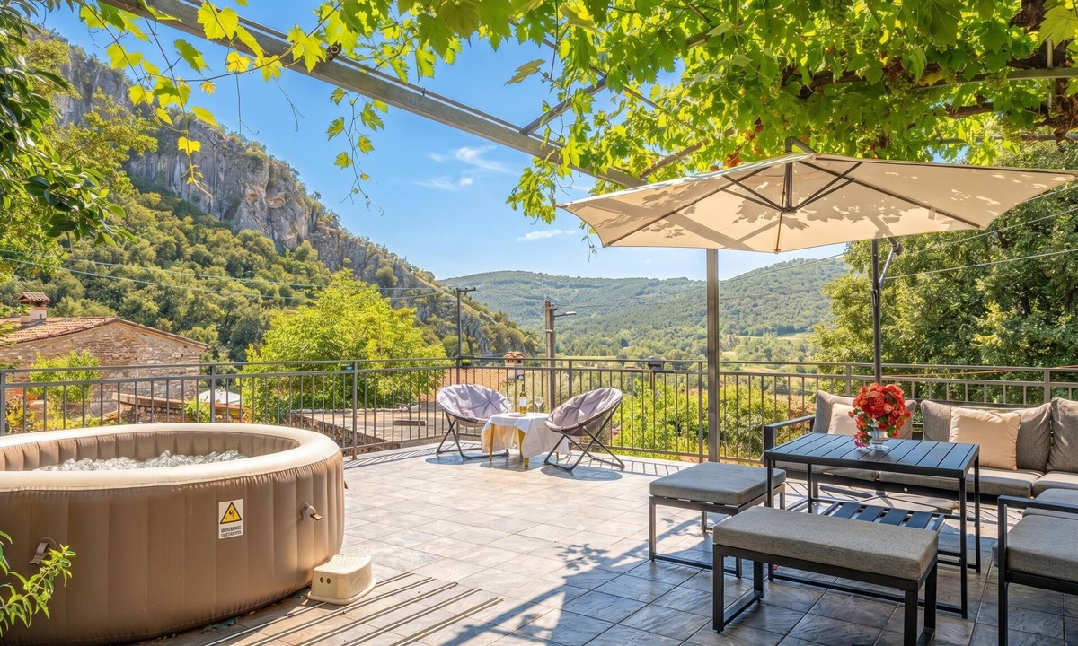 Koper Apartment | 17th Century Apartment with Jacuzzi, Koper, Slovenia
