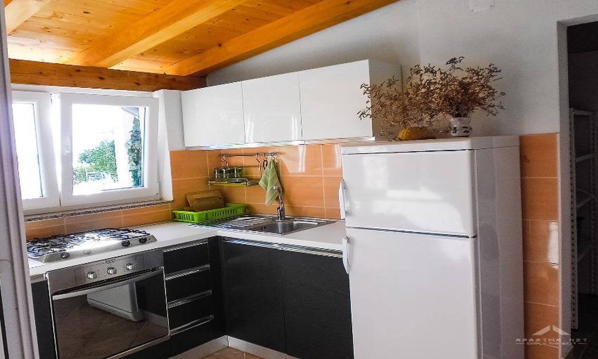 Zubovici House | 2 Bed Flat - Sleeps 8 - Parking - Wifi