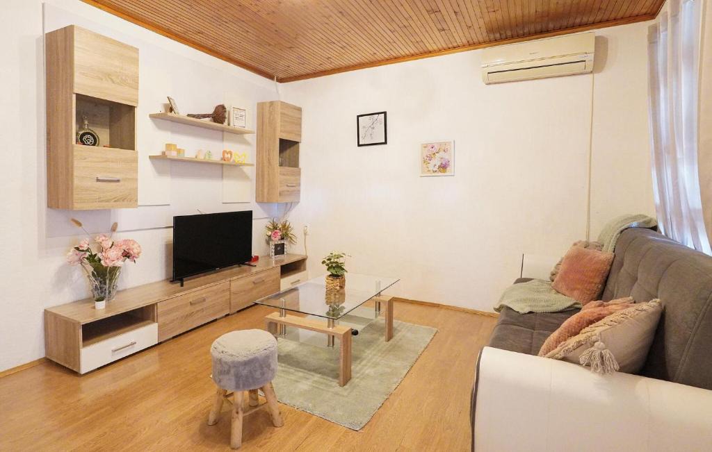 Opric Apartment | 2 Bedroom Amazing Apartment In Lovran