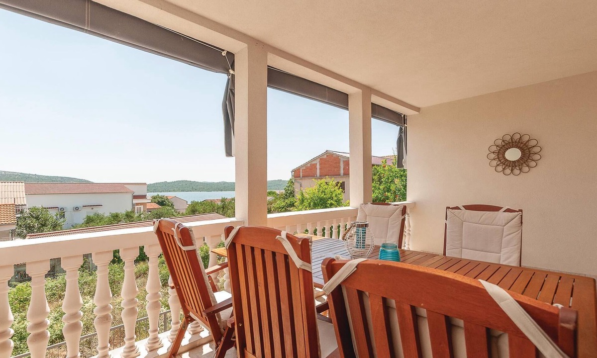 Pirovac Apartment | 2 bedroom beach front apartment in Pirovac