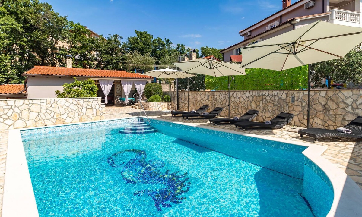 Jadranovo Apartment | 2 bedroom beach front apartment in Jadranovo