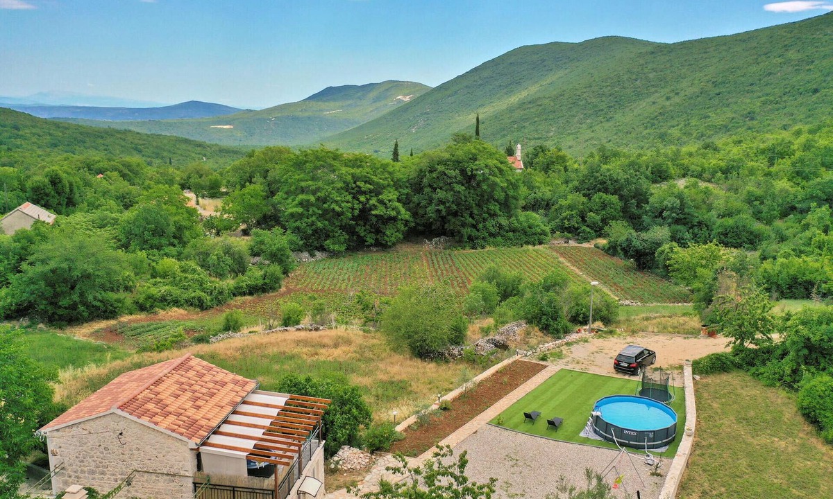 Runovici House | 2 bedroom beautiful home in Runovici