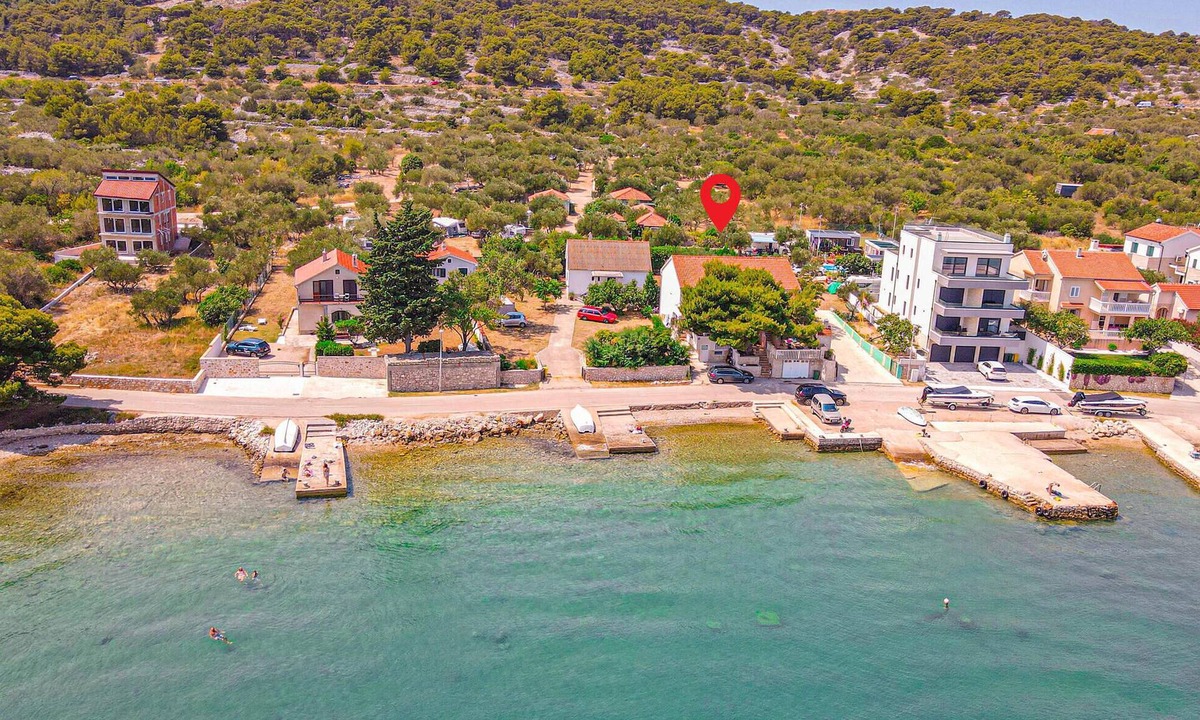 Betina House | 2 bedroom pet friendly home in Betina