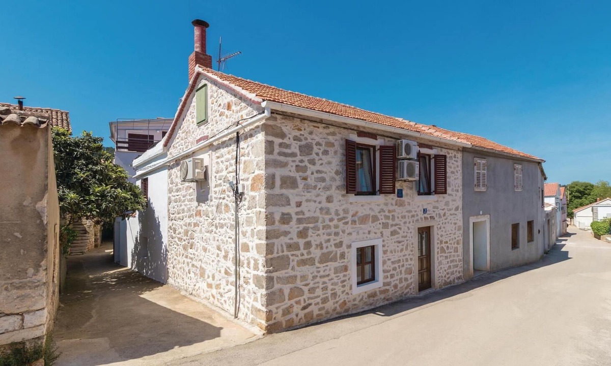 Preko House | 2 bedroom pet friendly home in Preko