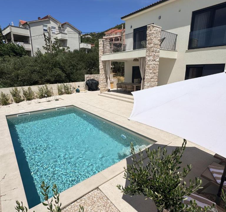 Banjol Villa | 2026 Brand New - Villa Orkula Rab with Heated Pool, Gym & Sea View