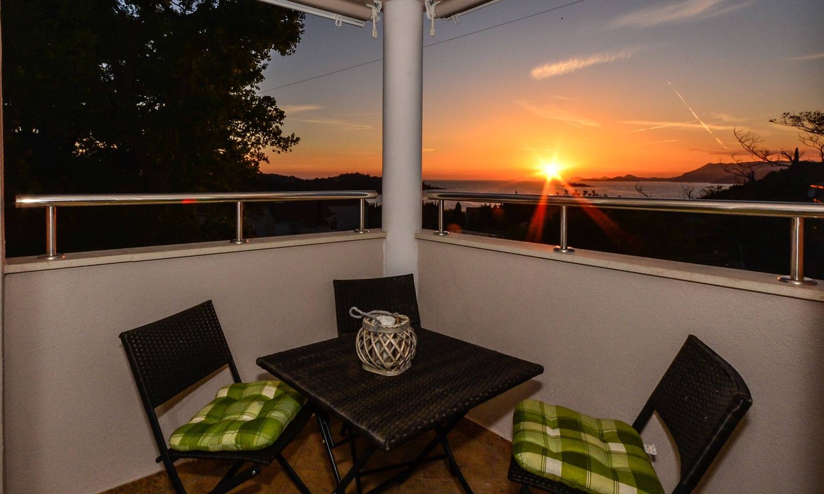 Cavtat Apartment | 3 bdms Cavtat, sunset A&M apartment near beaches with free parking