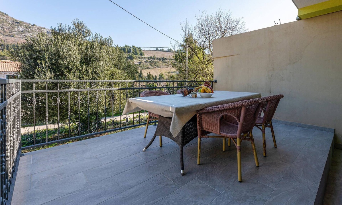 Kremena House | 3 bedroom awesome home in Kremena
