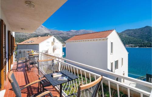 Slano Apartment | 3 Bedroom Beach Front Apartment In Slano