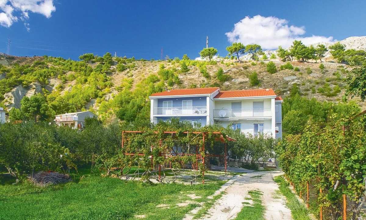 Central Dalmatia Apartment | 3 bedroom gorgeous apartment in Duce