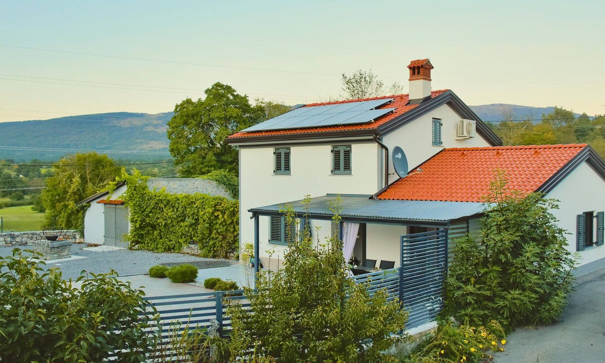 Betanja House | 3 bedroom lovely home in Divaca