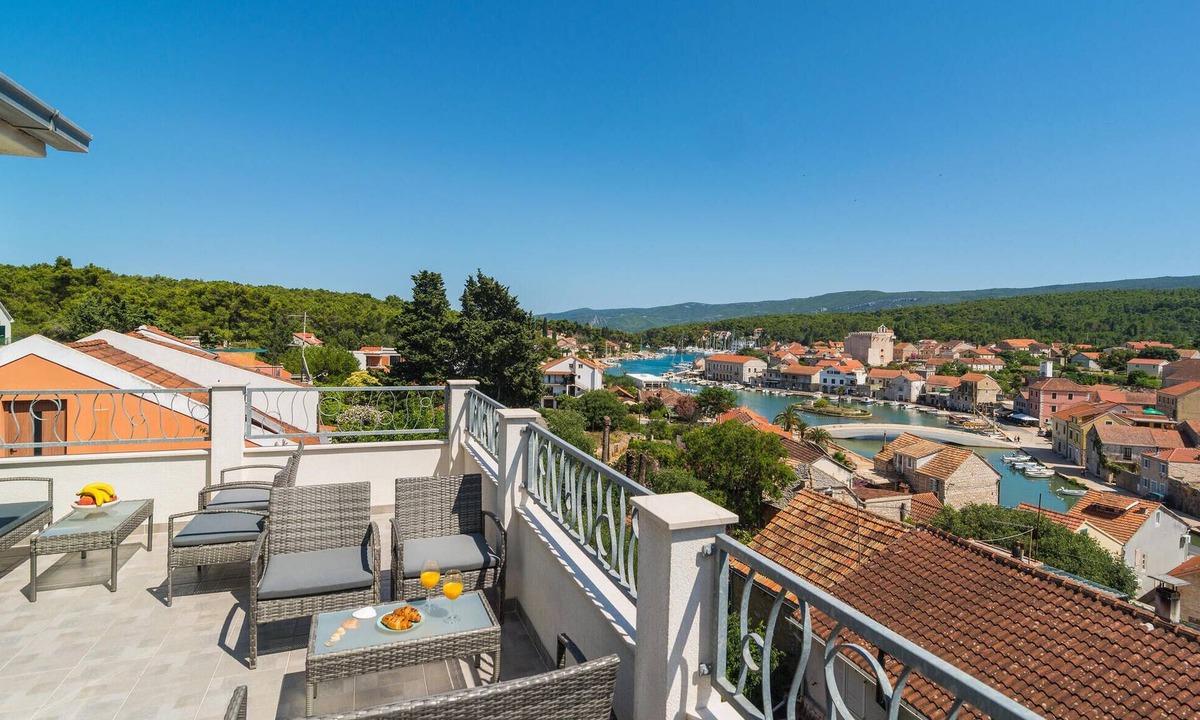 Vrboska Apartment | 4 bedroom cozy apartment in Vrboska