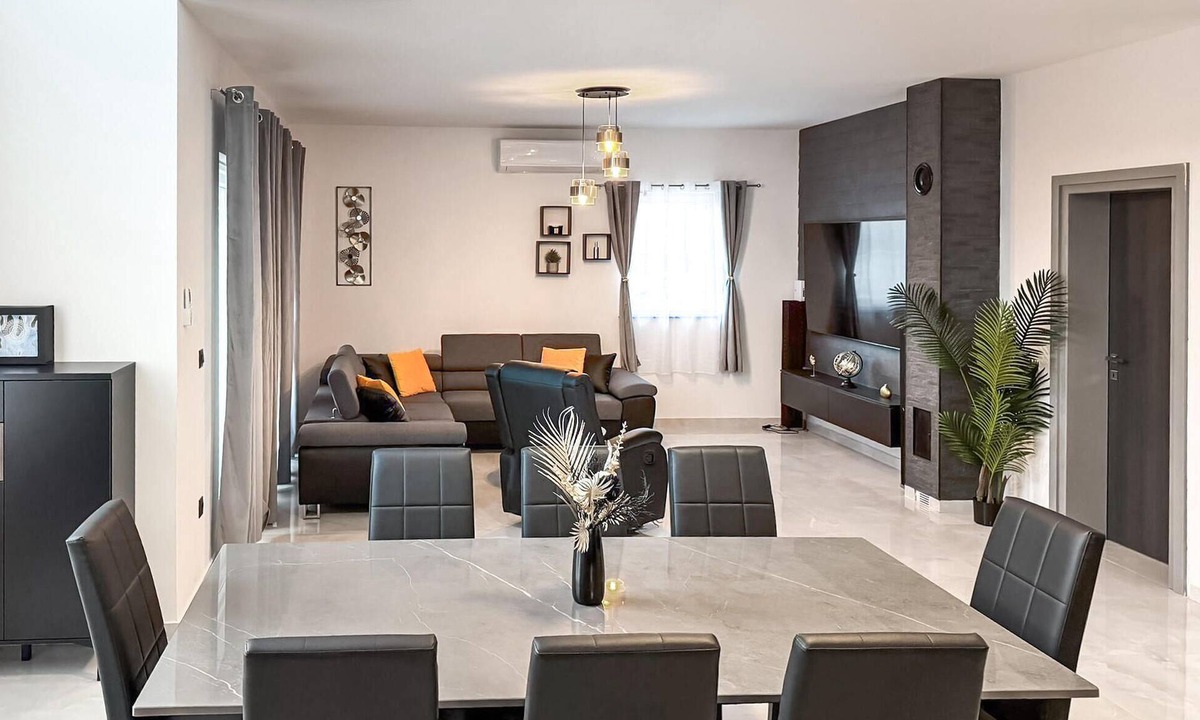 Raslina House | 4 bedroom luxurious home in Raslina