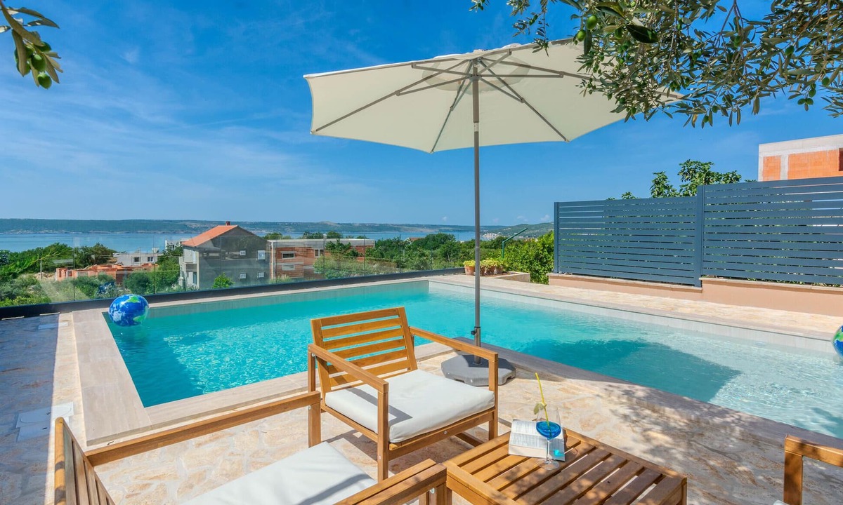 Maslenica House | 4 bedroom stunning home in Maslenica