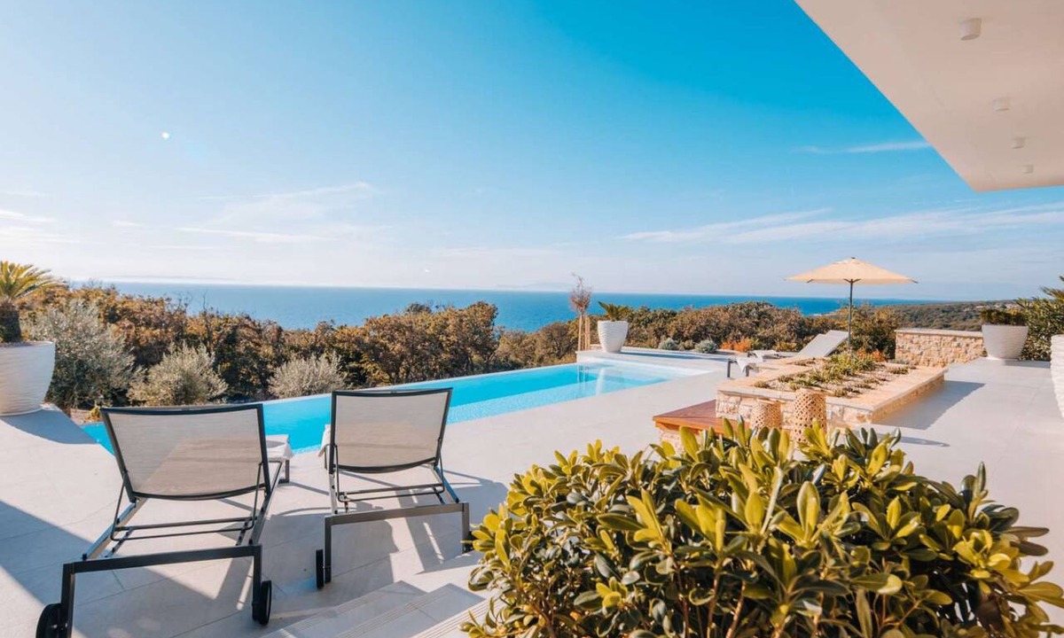 Novalja House | 5* Luxury Seaview Villa Plant 6 with pool by Interhome