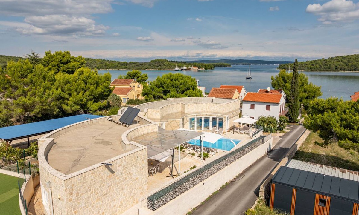 Zdrelac House | 5* Unique luxury Villa Feriatum Lissa by Interhome