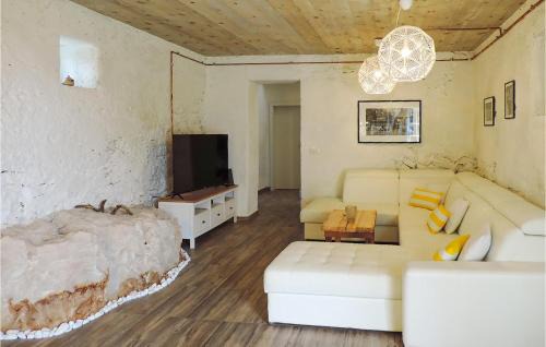 Martinski House | 6 Bedroom Pet Friendly Home In Labin
