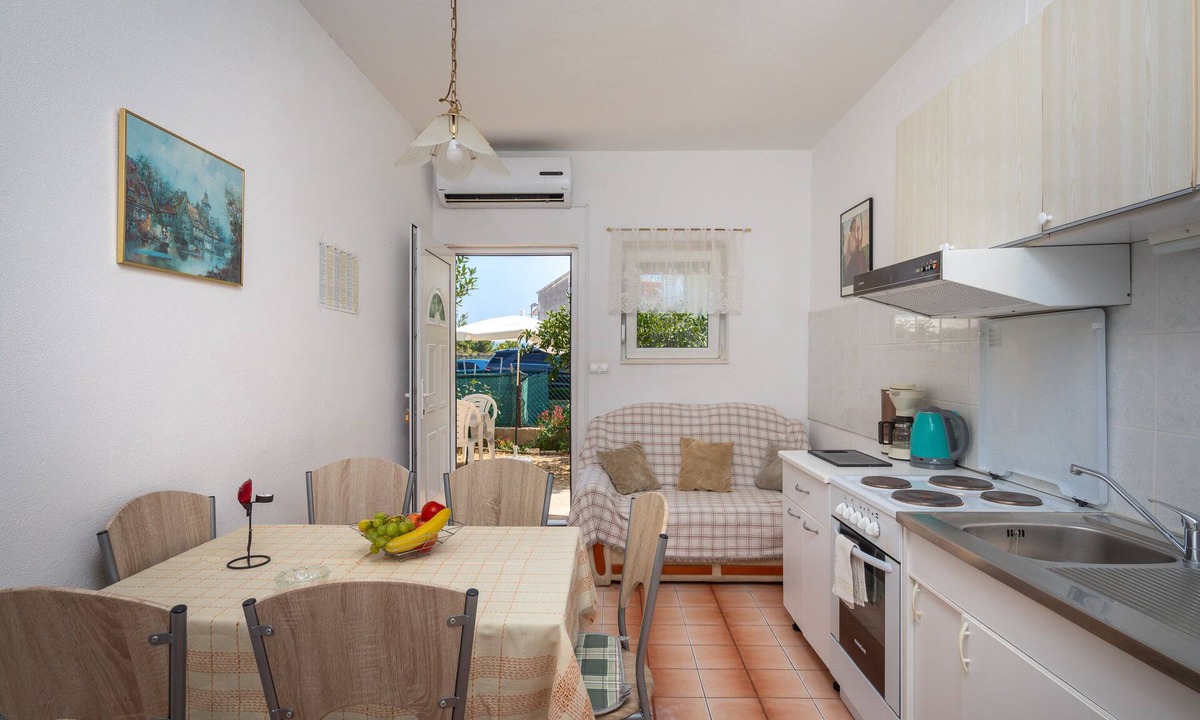 Stobrec Apartment | A 2 apt Near Beach w Patio, Parking and Grill