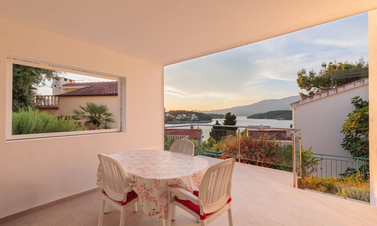 Lumbarda Apartment | A panoramic sea view, 1-bed apartment, with balcony and separate terrace area.G4