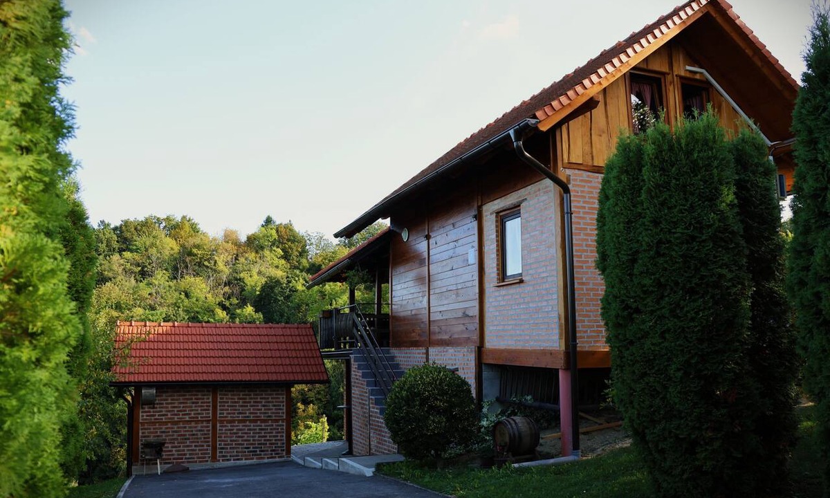 Gornja Stubica House | A pleasant house, surrounded by greenery in Croatia with a hot tub and sauna