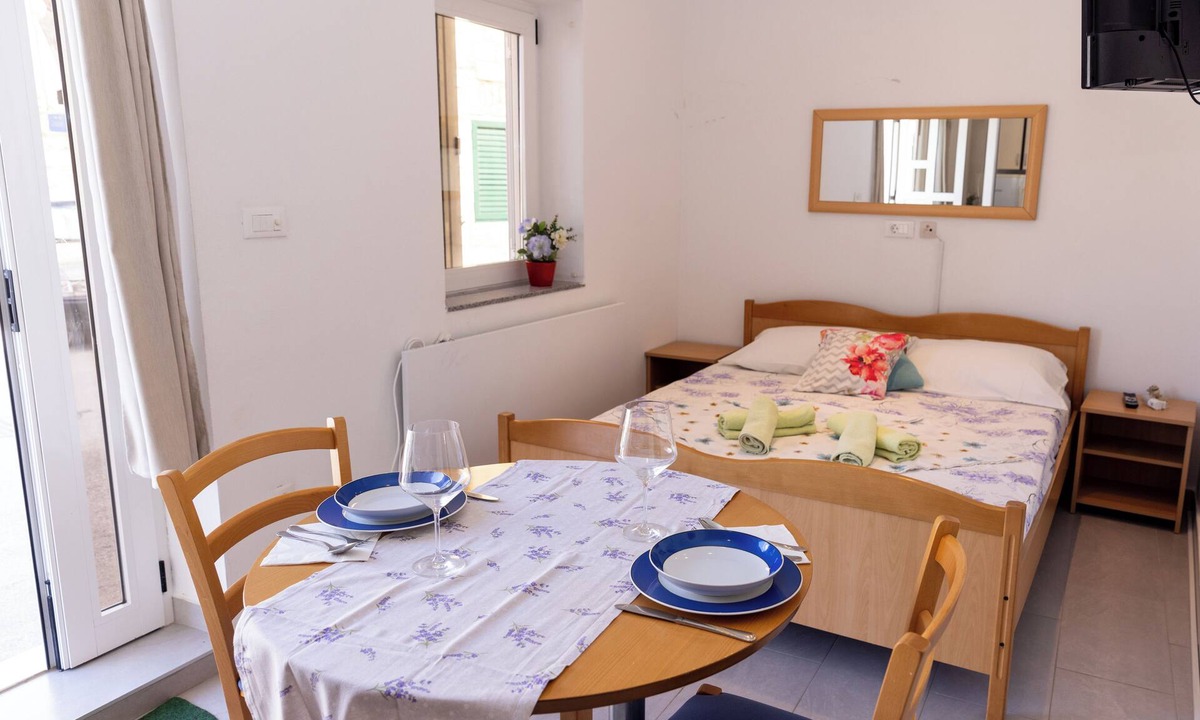Kastel Gomilica Apartment | A2 studio apartment near the beach with the sea view