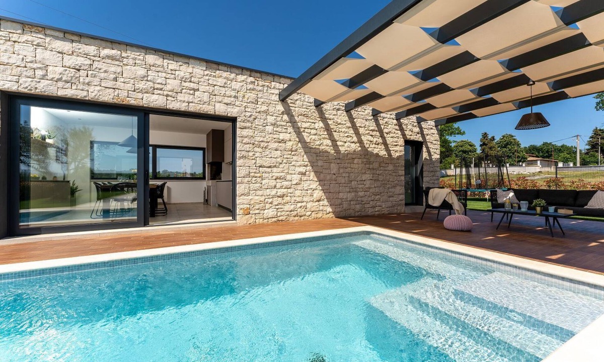 Visnjan House | Absolute dream villa with pool, sauna, jacuzzi, 6 bikes, table tennis, outdoor kitchen, barbecue fireplace