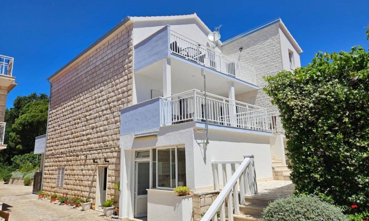 Cove Tri Zala (Zrnovo) House | Adriatic Guesthouse Balota - Bungalow with Terrace 1