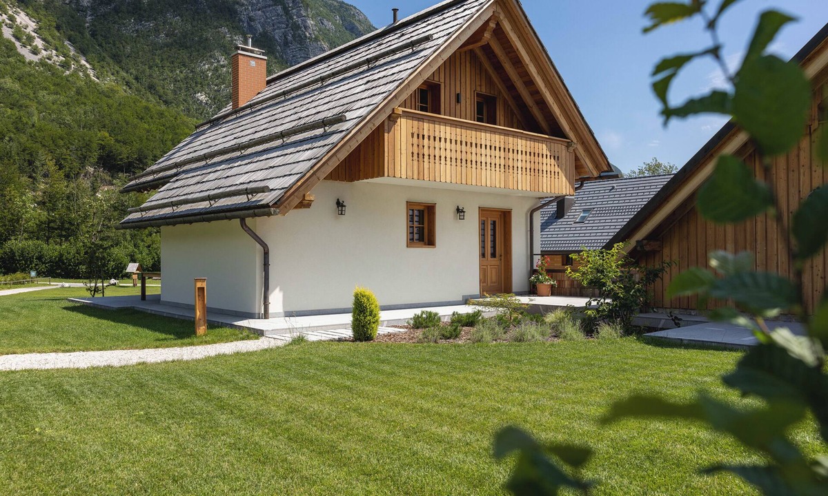 Ukanc Ski Chalet | Alpine SPA Chalet with Sauna & Fireplace at Lake Bohinj