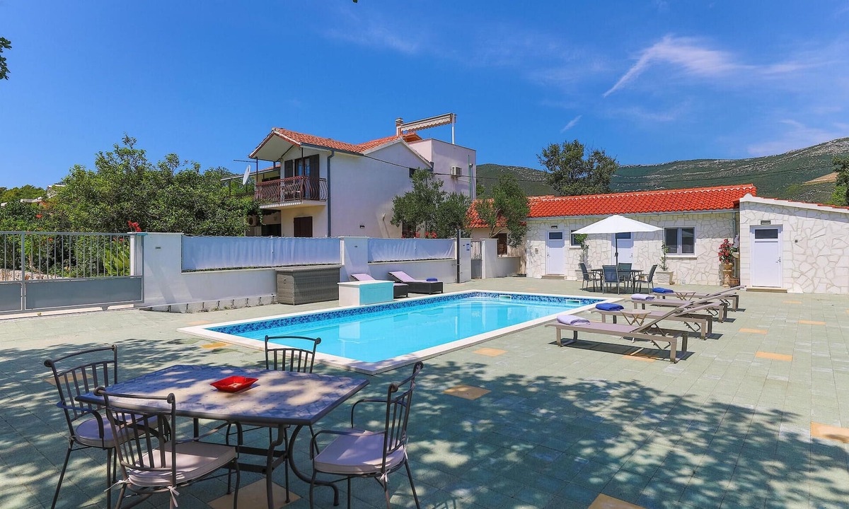 Rudine Apartment | Amazing apartment in Kastel Novi