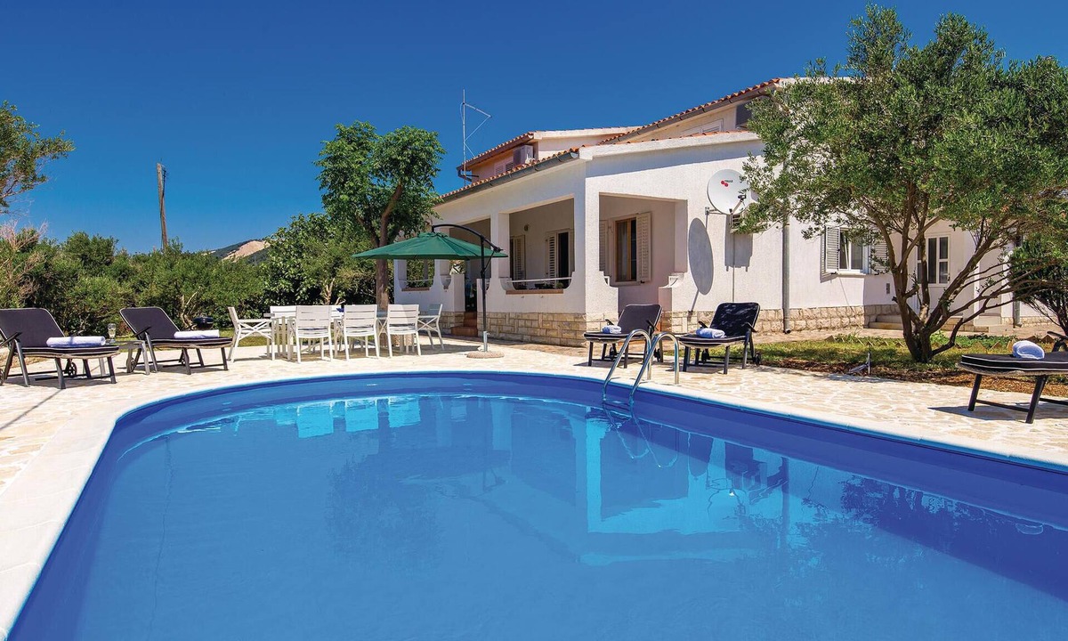Barbat na Rabu Apartment | Amazing apartment in Barbat with swimming pool