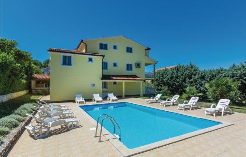Mugeba Apartment | Amazing Apartment In Porec With House Sea View