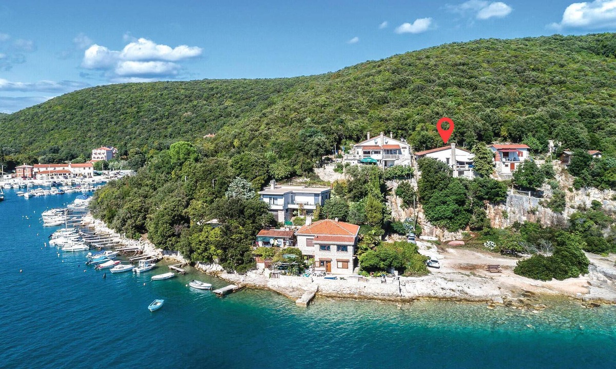 Rakalj House | Amazing home in Krnicki Porat(Krnica) with WiFi