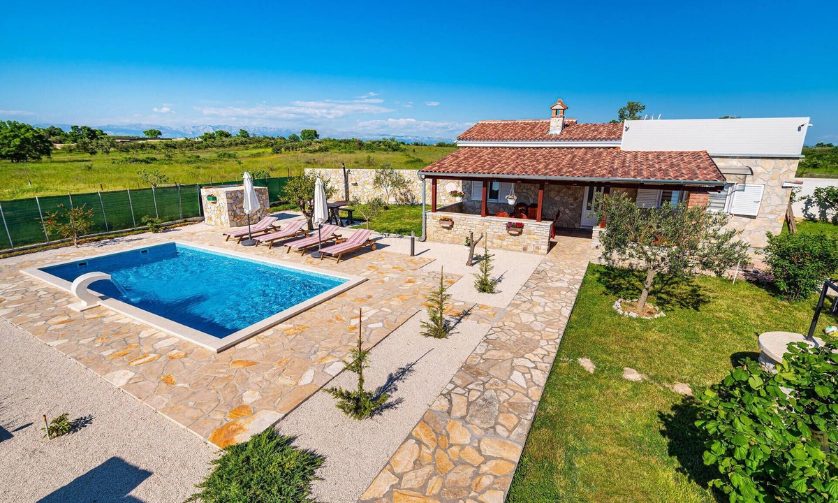 Zemunik Donji House | Amazing home in Donji Zemunik