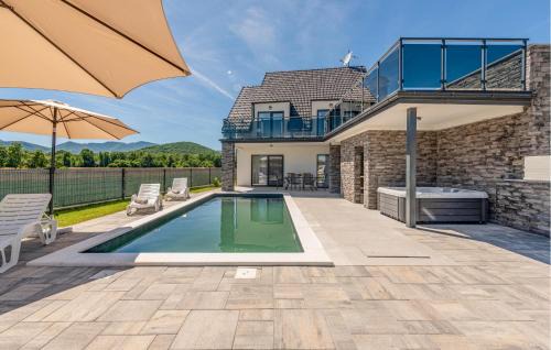 Gospic House | Amazing Home In Debelo Brdo With Sauna