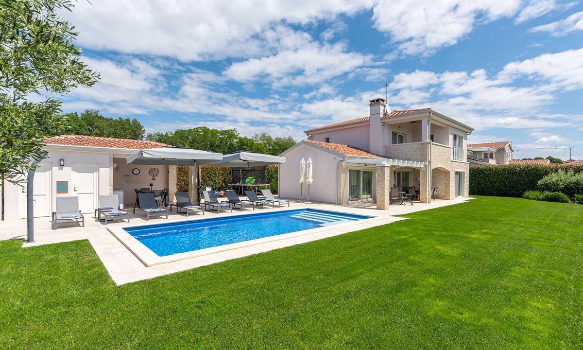 Kastelir-Labinci House | Amazing home in Deklici