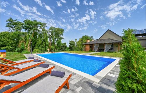 Bjelovar House | Amazing Home In Gornje Plavnice With Sauna