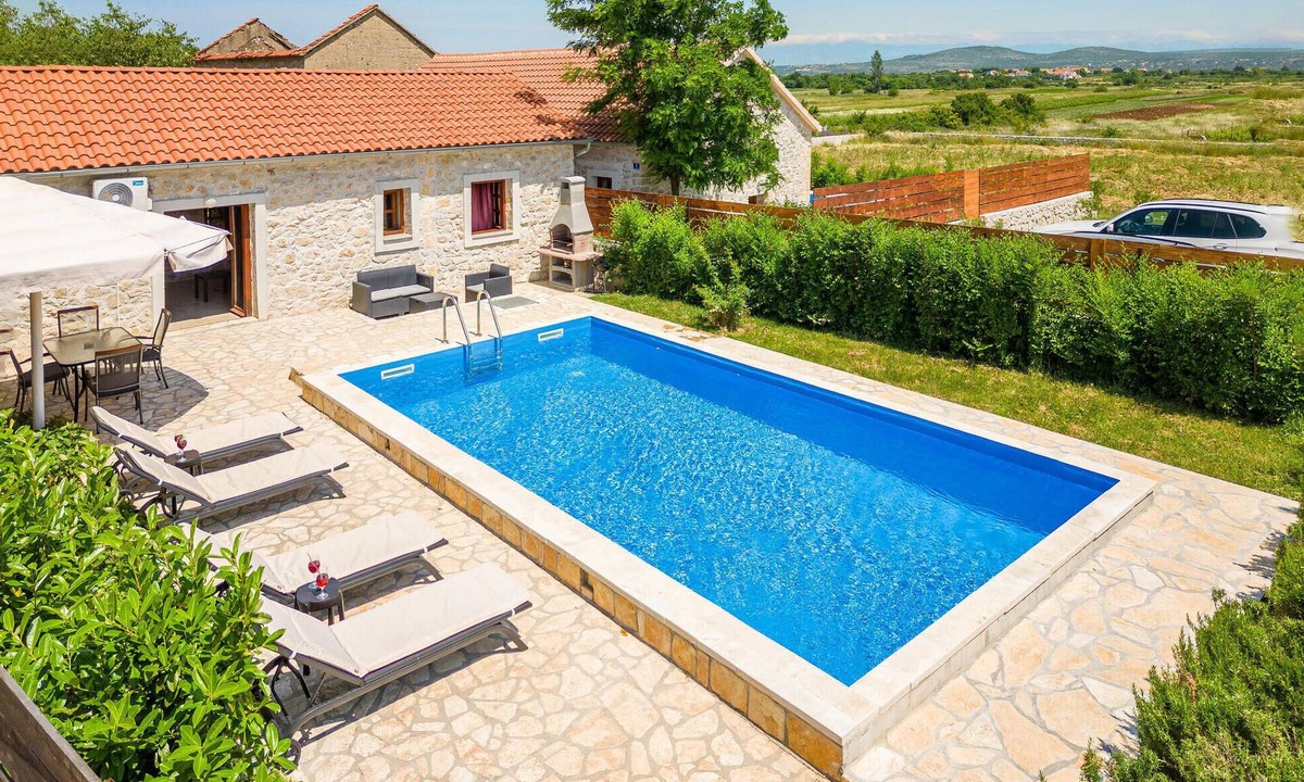 Polaca House | Amazing home in Lisane Tinjske