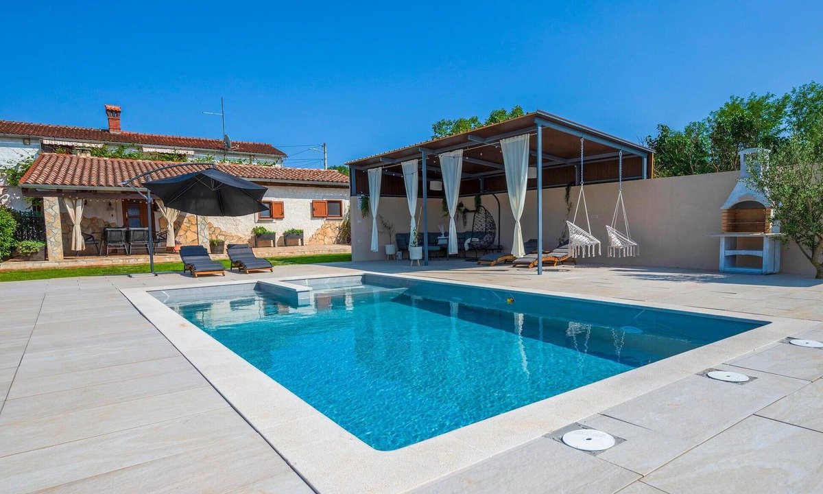 Jadreski House | Amazing home in Jadreski with private swimming pool, can be inside or outside