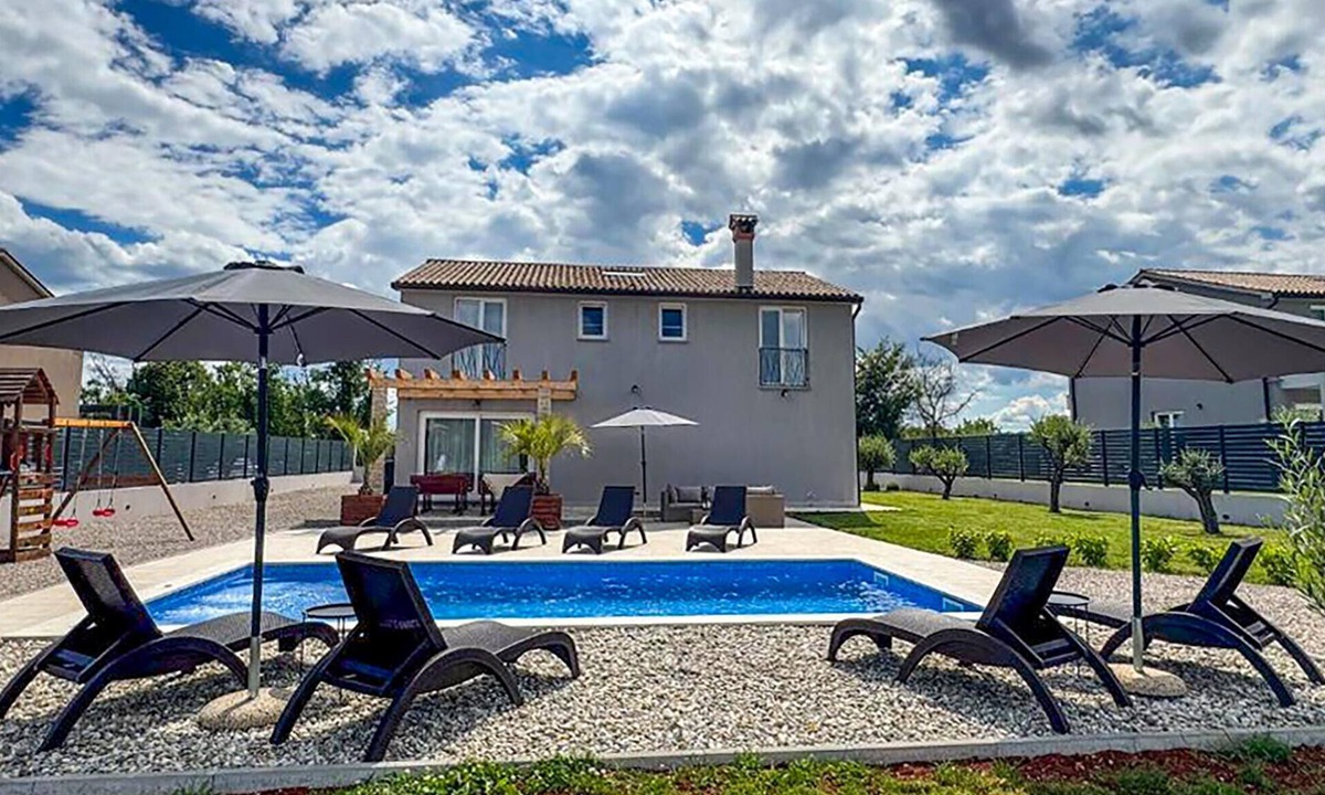 Santalezi House | Amazing home in Nedescina