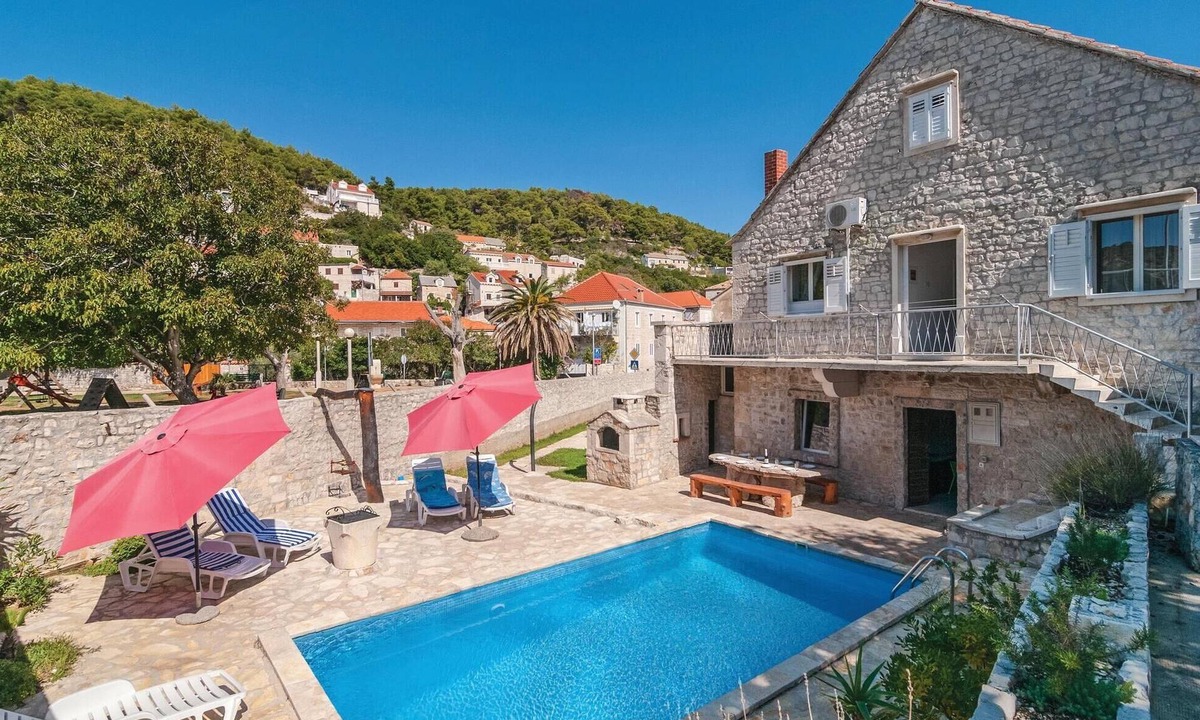 Pucisca House | Amazing home in Pucisca