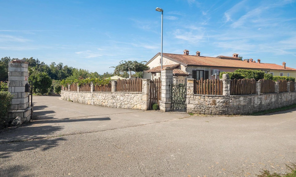 Gracisce House | Amazing home in Puzari