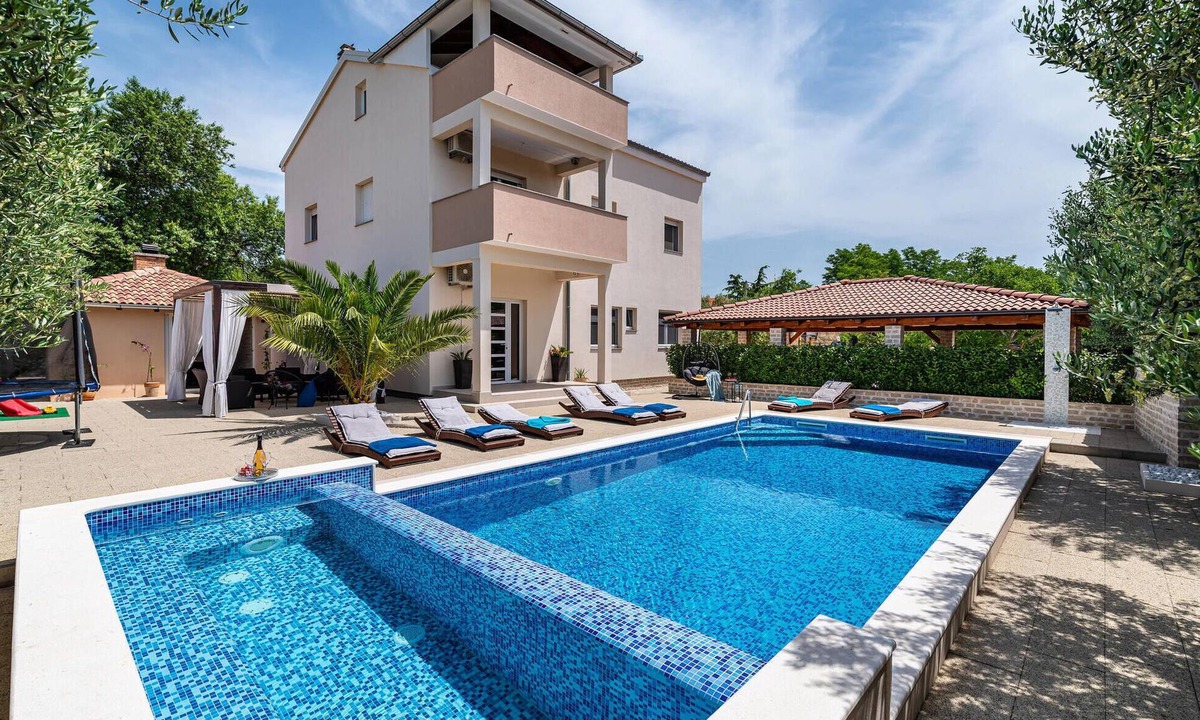 Velim House | Amazing home in Radasinovci with sauna