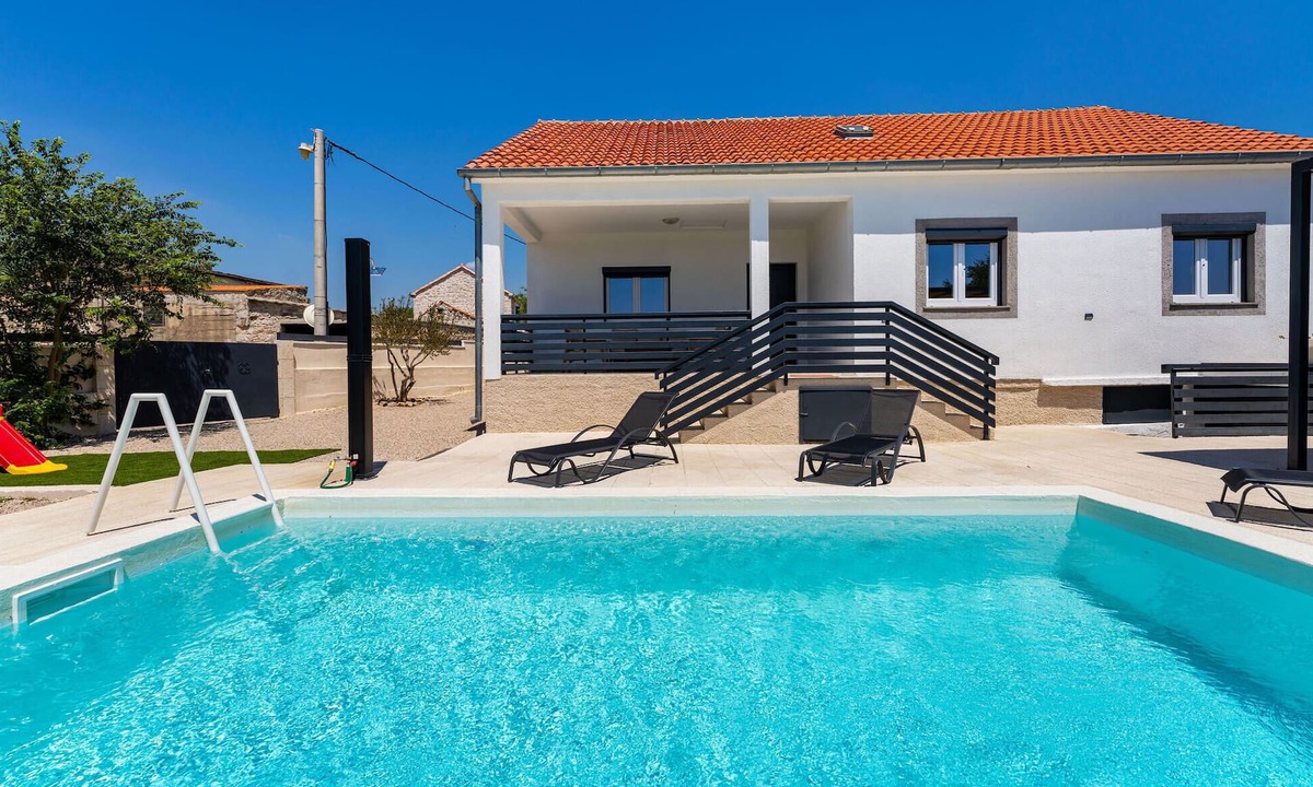 Rastevic House | Amazing home in Rastevic