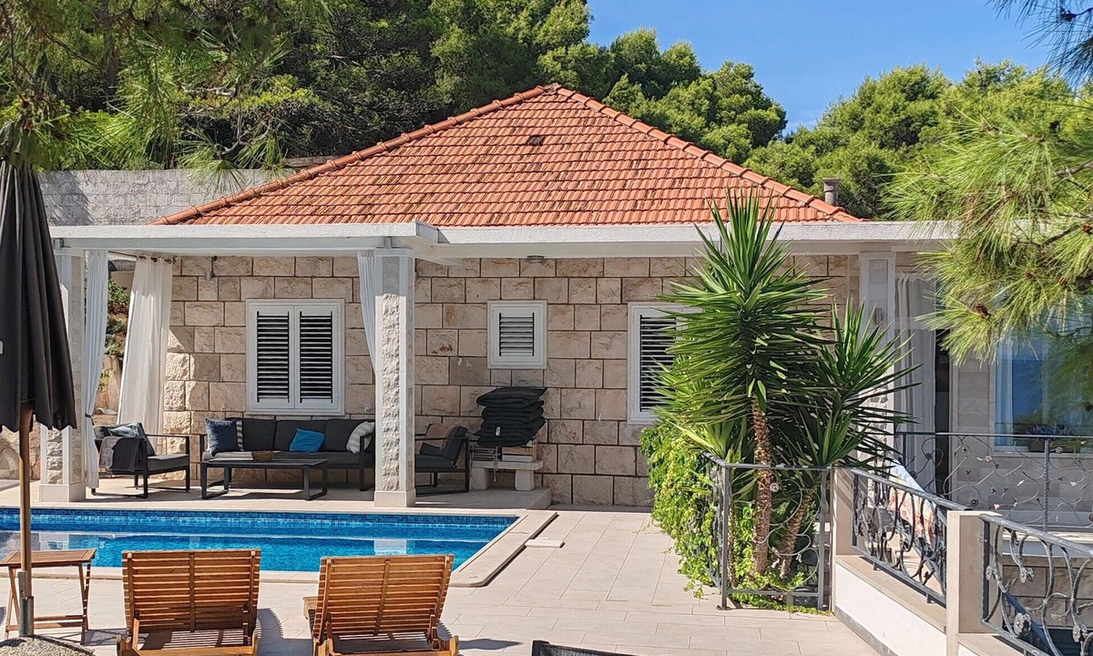 Selca House | Amazing home in Selca with private swimming pool, can be inside or outside