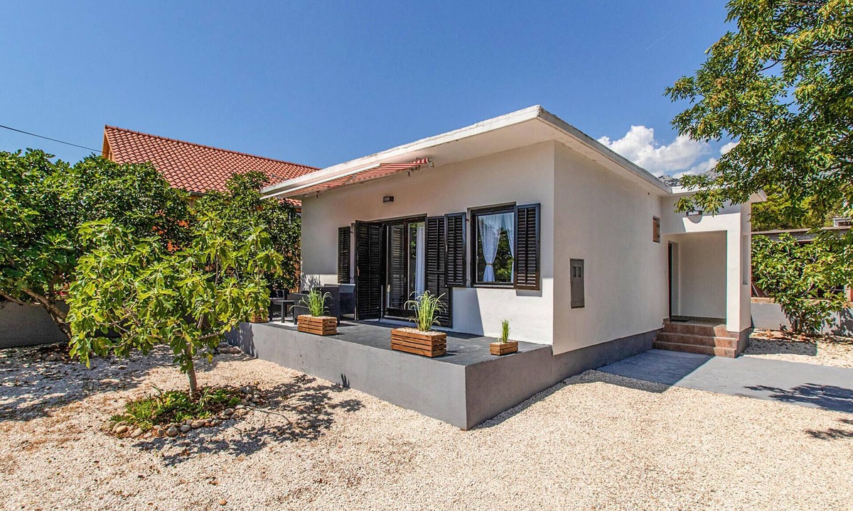 Seline House | Amazing home in Seline with WiFi