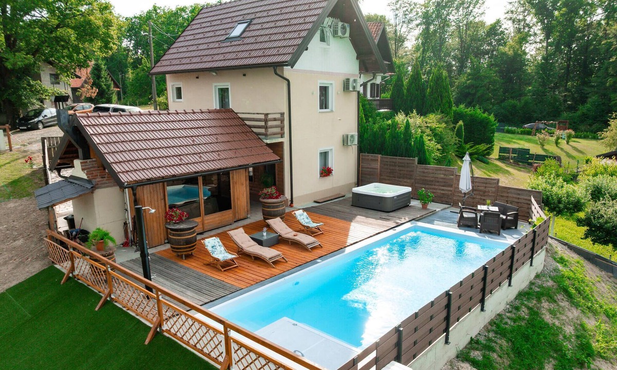 Velika Gorica House | Amazing home in Siljakovina with sauna