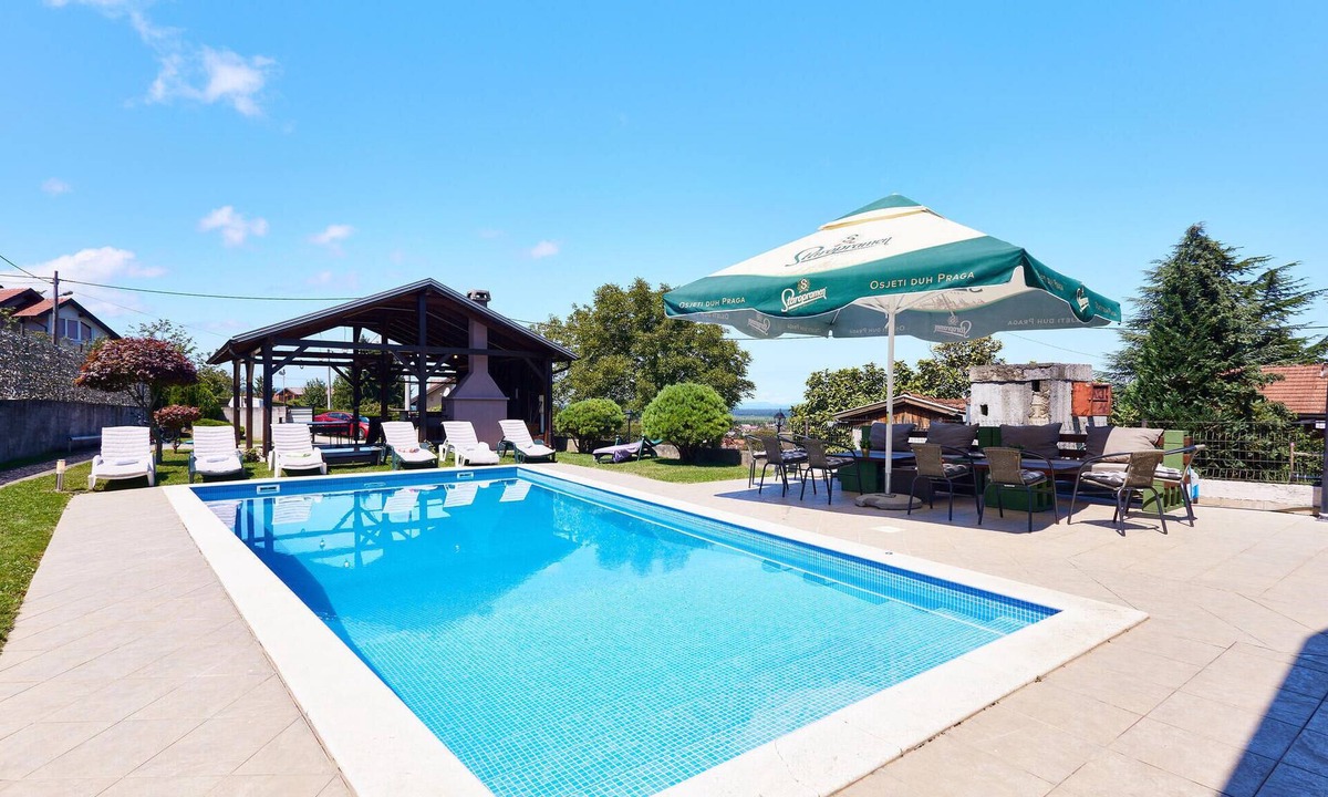 Kupinecki Kraljevec House | Amazing home in Starjak with private swimming pool, can be inside or outside