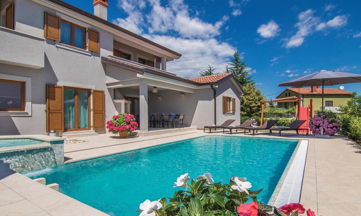 Heki House | Amazing home in Trosti